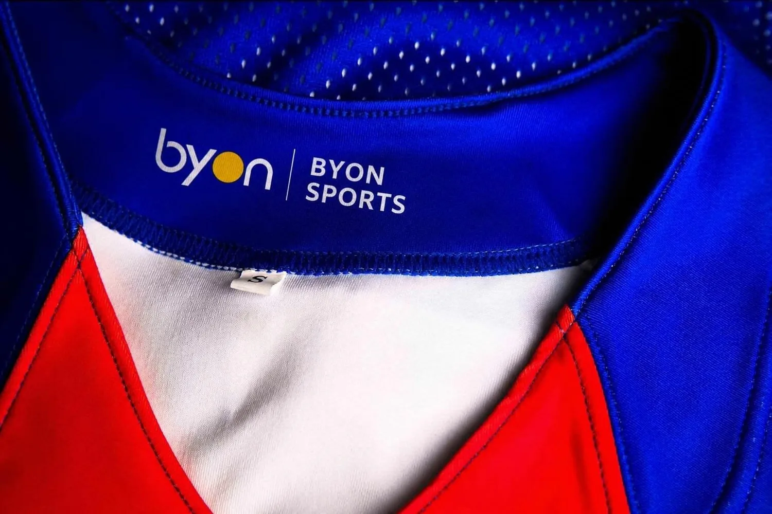 Benutzerdefiniertes reversibles Fußballtrikot von Byon Textile
