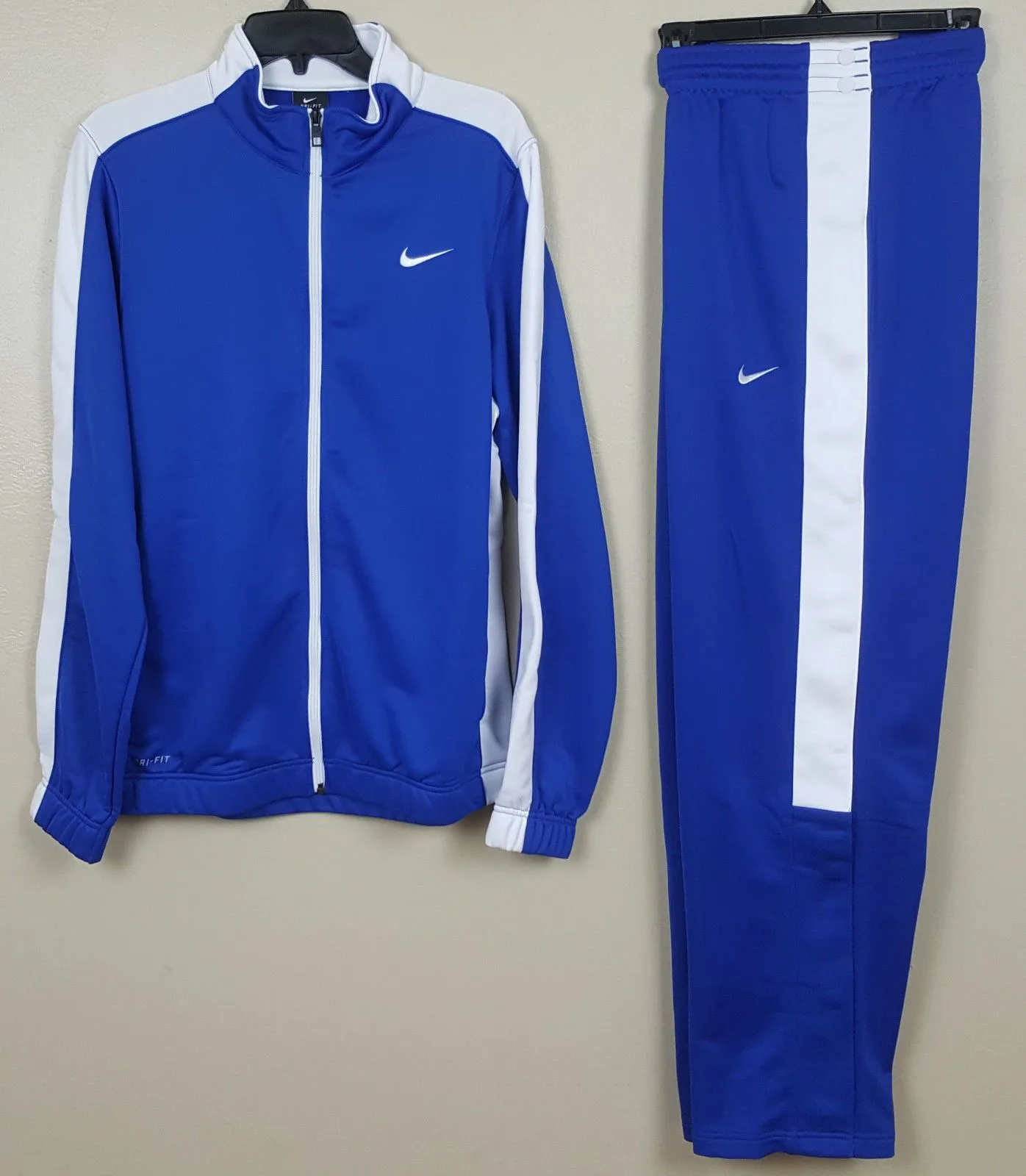 Basketball warm up suit