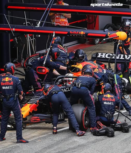 Pit crew working on a pit stop